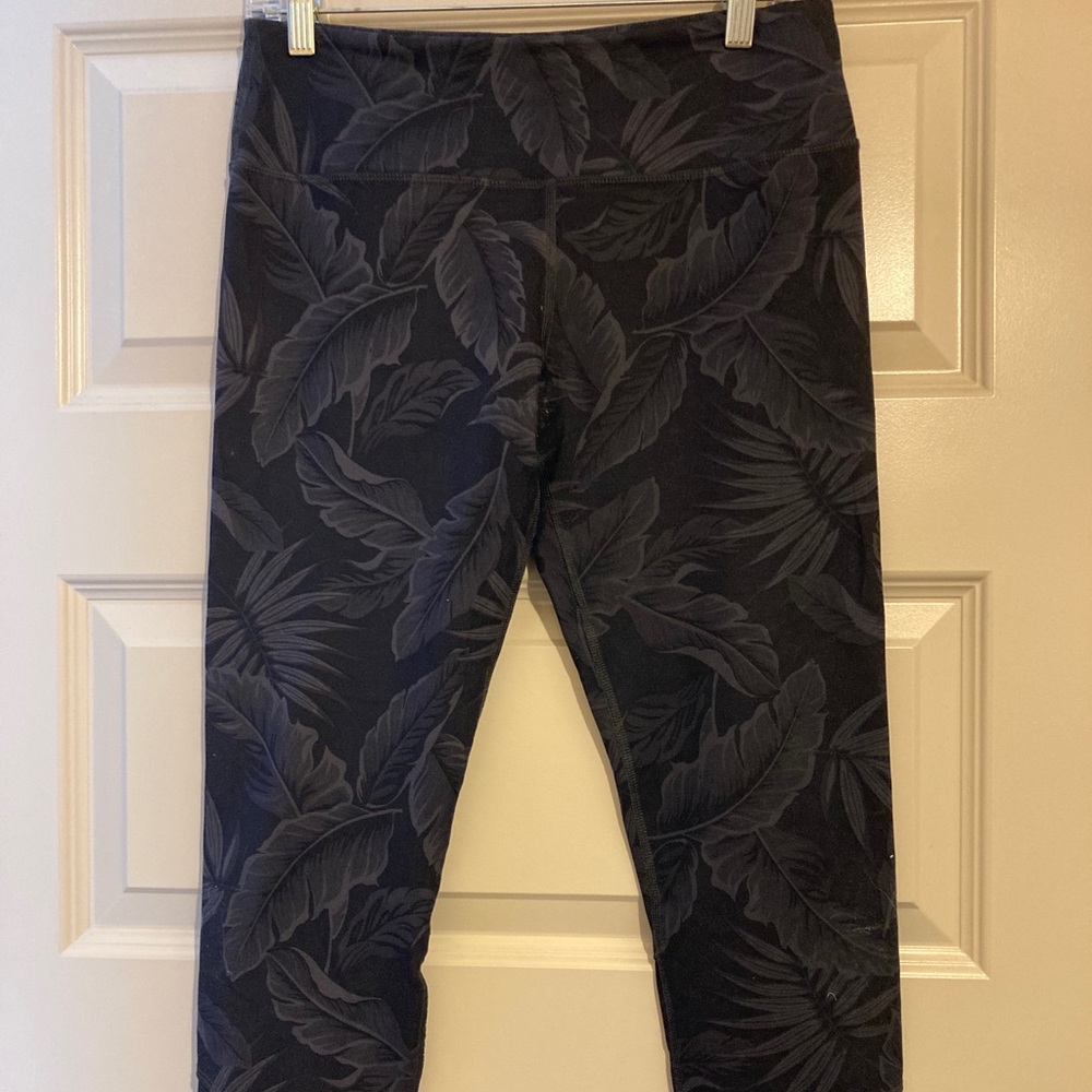 Glyder leaf pattern crop leggings, size M